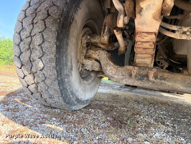 image for item OE9619 2004 Sterling L9500 Series dump truck