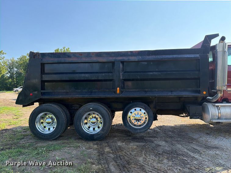 image for item OE9619 2004 Sterling L9500 Series dump truck