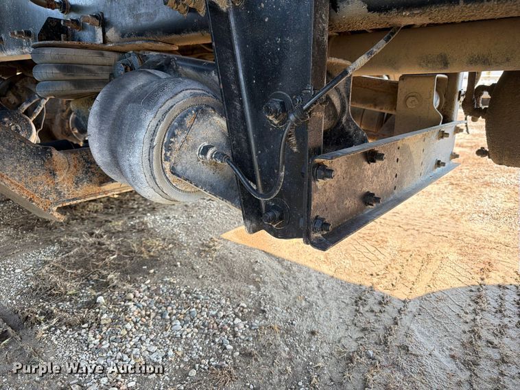 image for item OE9619 2004 Sterling L9500 Series dump truck