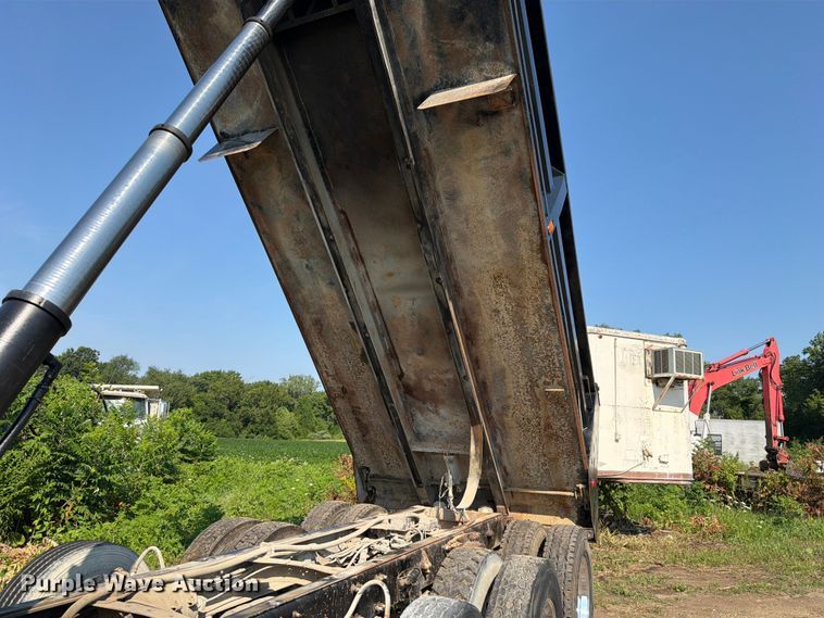 image for item OE9619 2004 Sterling L9500 Series dump truck