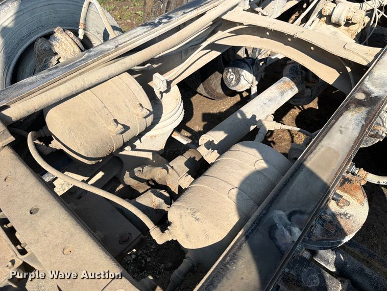 image for item OE9619 2004 Sterling L9500 Series dump truck