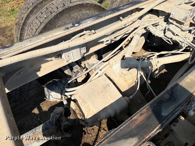 image for item OE9619 2004 Sterling L9500 Series dump truck
