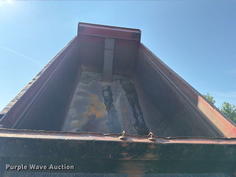 image for item OE9619 2004 Sterling L9500 Series dump truck