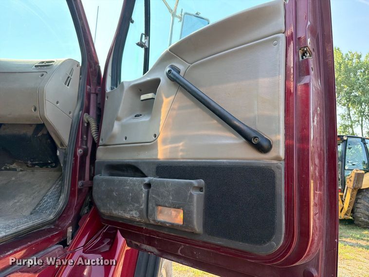 image for item OE9619 2004 Sterling L9500 Series dump truck