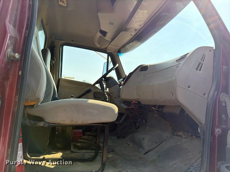 image for item OE9619 2004 Sterling L9500 Series dump truck
