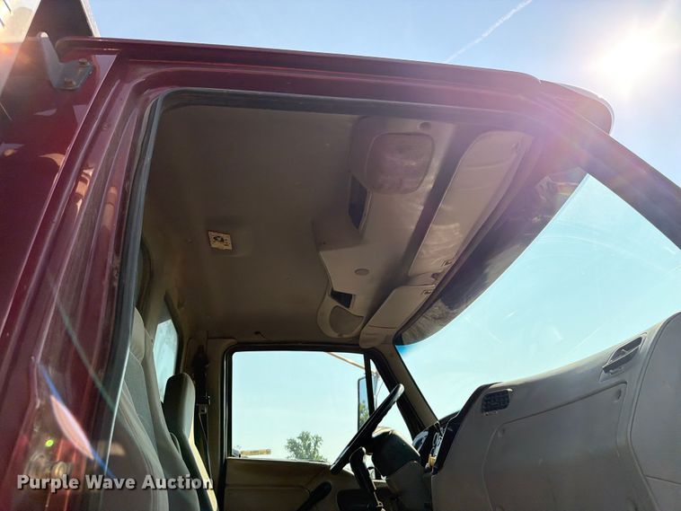 image for item OE9619 2004 Sterling L9500 Series dump truck