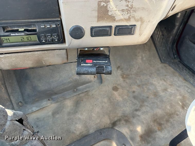 image for item OE9619 2004 Sterling L9500 Series dump truck