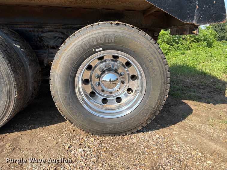 image for item OE9619 2004 Sterling L9500 Series dump truck