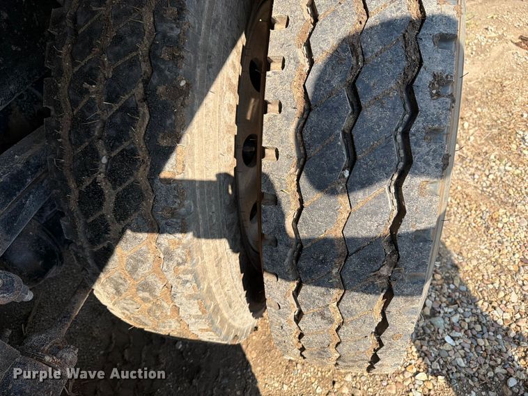 image for item OE9619 2004 Sterling L9500 Series dump truck