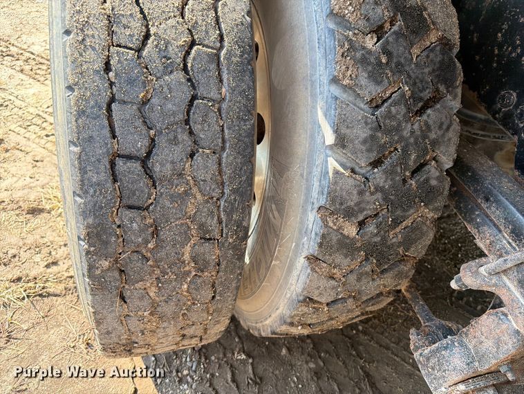 image for item OE9619 2004 Sterling L9500 Series dump truck