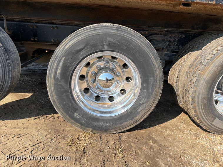 image for item OE9619 2004 Sterling L9500 Series dump truck