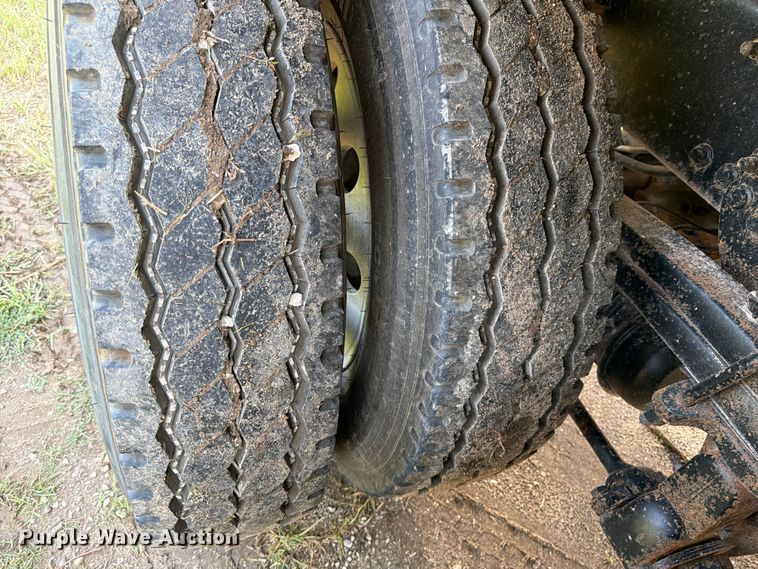 image for item OE9619 2004 Sterling L9500 Series dump truck