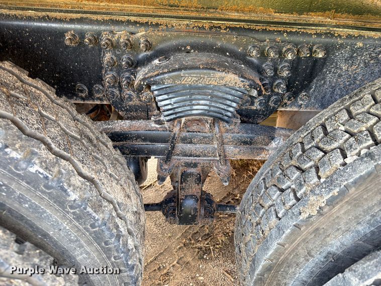 image for item OE9619 2004 Sterling L9500 Series dump truck