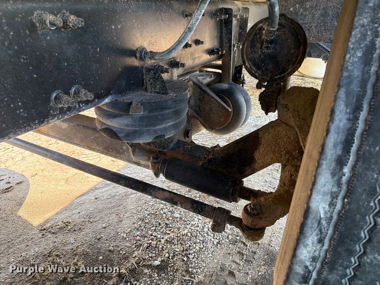 image for item OE9619 2004 Sterling L9500 Series dump truck