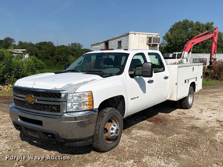2012 Chevrolet Silverado 3500 Crew Cab utility bed pickup truck