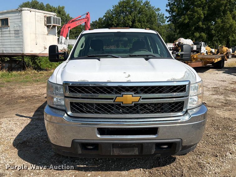 image for item OE9621 2012 Chevrolet Silverado 3500 Crew Cab utility bed pickup truck