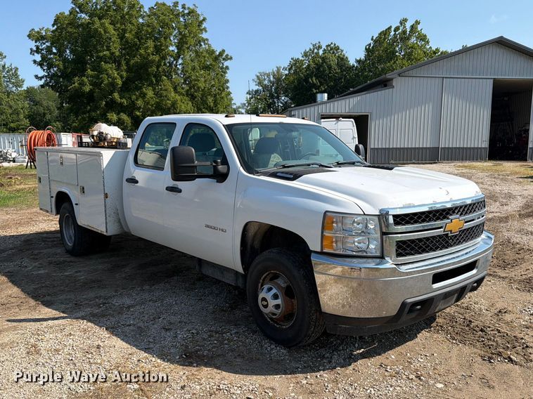 image for item OE9621 2012 Chevrolet Silverado 3500 Crew Cab utility bed pickup truck