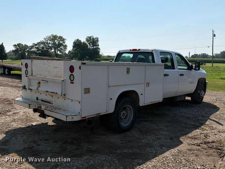 image for item OE9621 2012 Chevrolet Silverado 3500 Crew Cab utility bed pickup truck