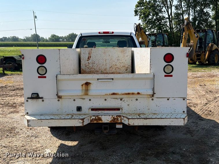 image for item OE9621 2012 Chevrolet Silverado 3500 Crew Cab utility bed pickup truck