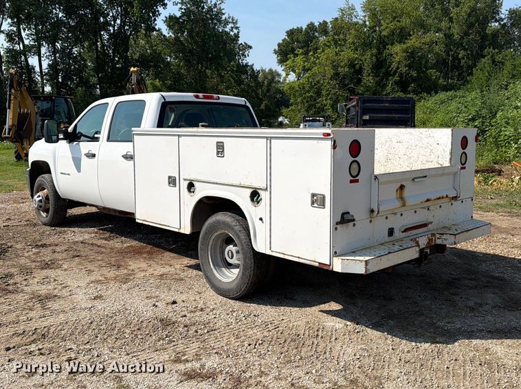 image for item OE9621 2012 Chevrolet Silverado 3500 Crew Cab utility bed pickup truck
