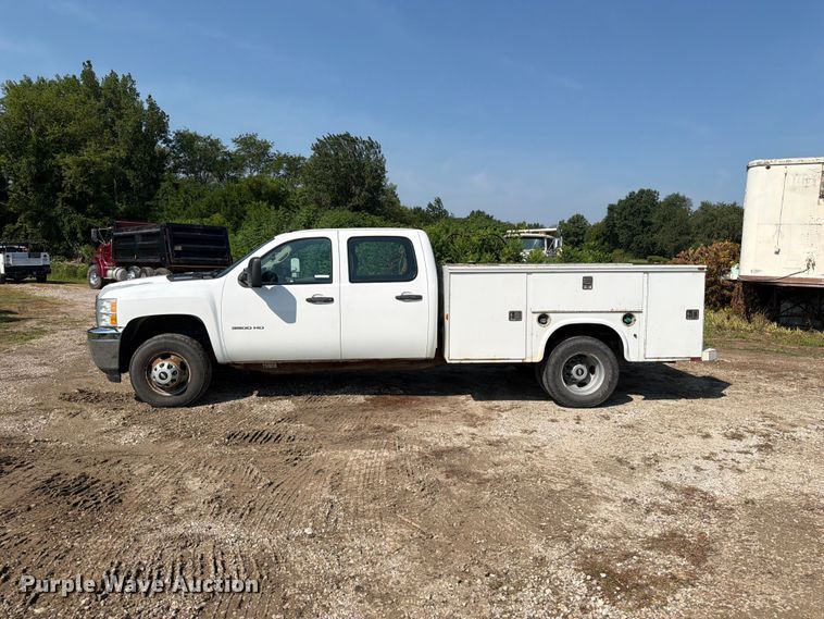 image for item OE9621 2012 Chevrolet Silverado 3500 Crew Cab utility bed pickup truck