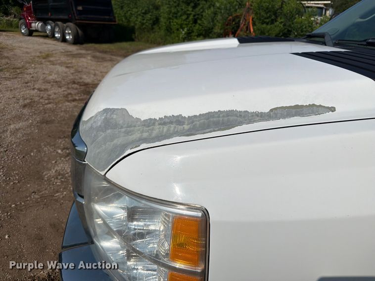 image for item OE9621 2012 Chevrolet Silverado 3500 Crew Cab utility bed pickup truck