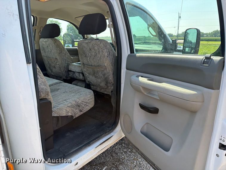 image for item OE9621 2012 Chevrolet Silverado 3500 Crew Cab utility bed pickup truck