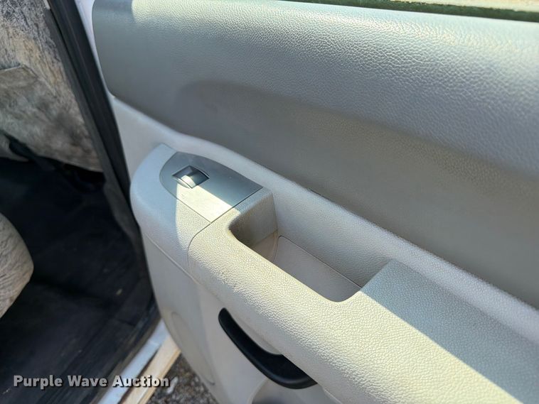 image for item OE9621 2012 Chevrolet Silverado 3500 Crew Cab utility bed pickup truck
