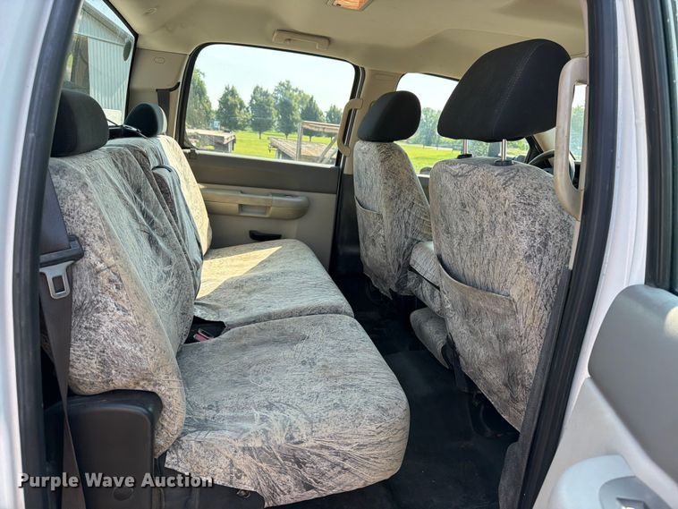 image for item OE9621 2012 Chevrolet Silverado 3500 Crew Cab utility bed pickup truck