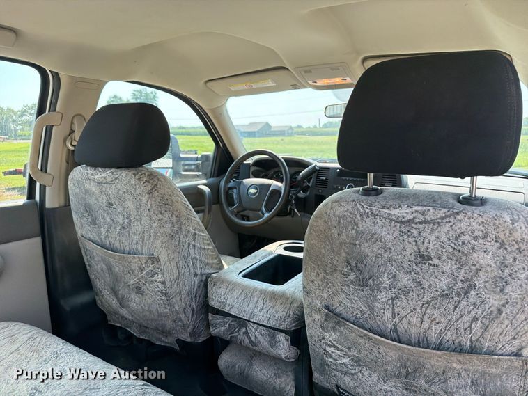 image for item OE9621 2012 Chevrolet Silverado 3500 Crew Cab utility bed pickup truck