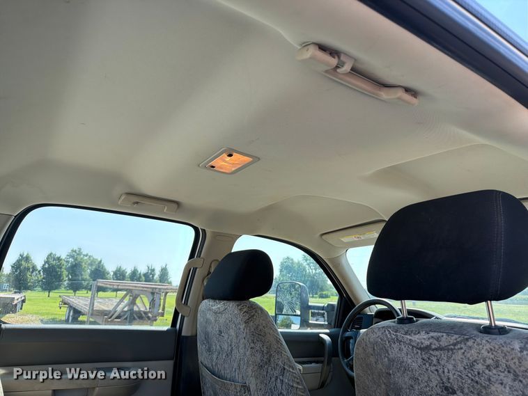 image for item OE9621 2012 Chevrolet Silverado 3500 Crew Cab utility bed pickup truck