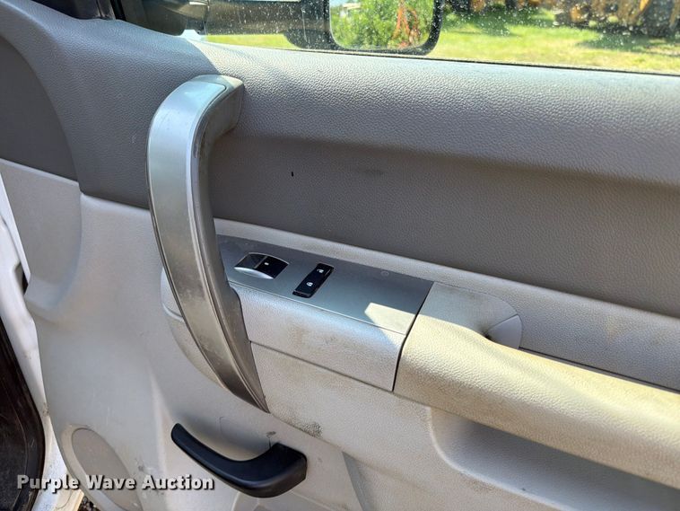 image for item OE9621 2012 Chevrolet Silverado 3500 Crew Cab utility bed pickup truck