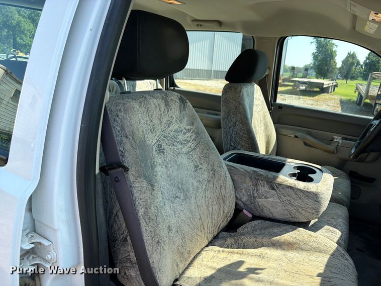 image for item OE9621 2012 Chevrolet Silverado 3500 Crew Cab utility bed pickup truck