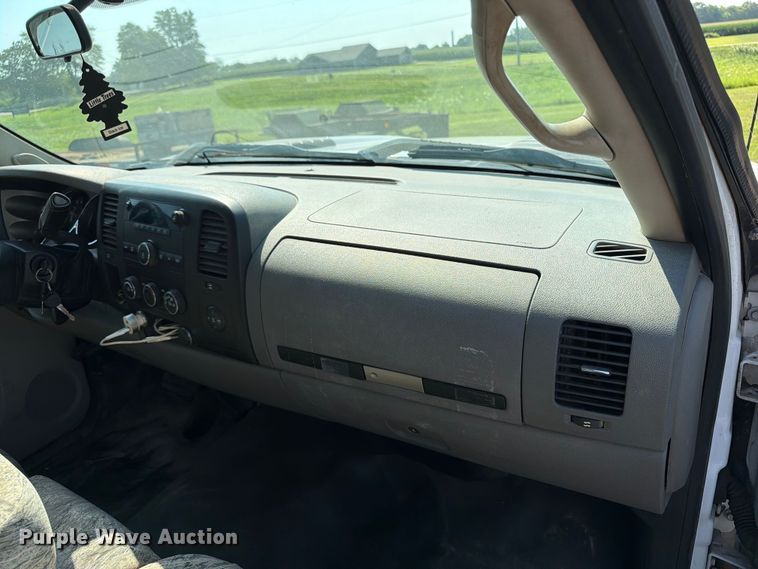 image for item OE9621 2012 Chevrolet Silverado 3500 Crew Cab utility bed pickup truck