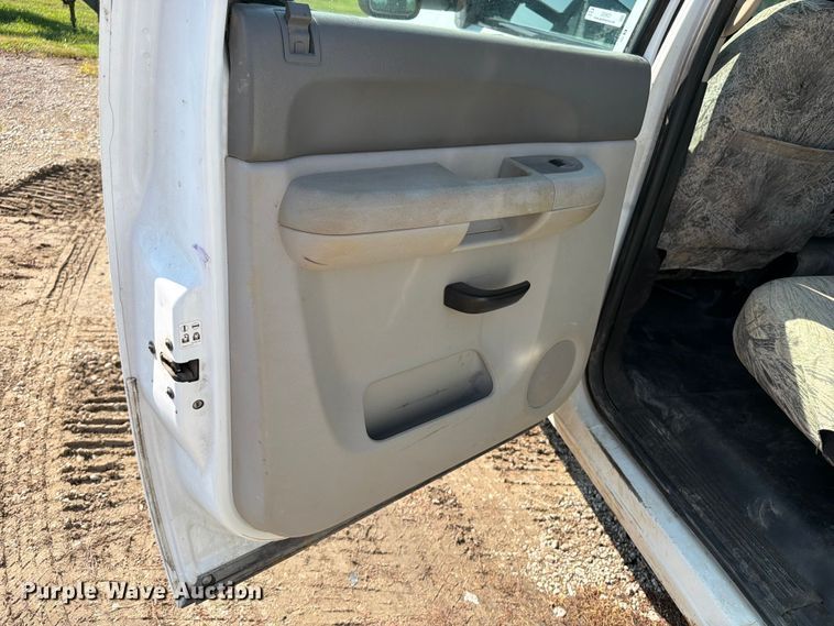 image for item OE9621 2012 Chevrolet Silverado 3500 Crew Cab utility bed pickup truck