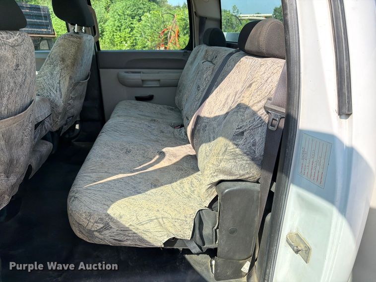 image for item OE9621 2012 Chevrolet Silverado 3500 Crew Cab utility bed pickup truck