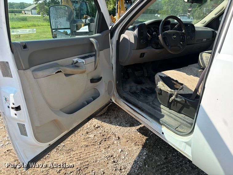 image for item OE9621 2012 Chevrolet Silverado 3500 Crew Cab utility bed pickup truck