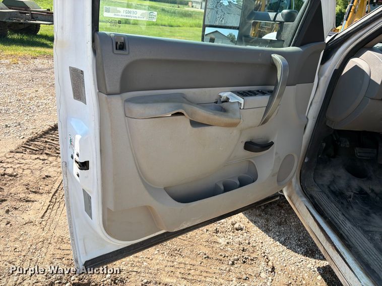 image for item OE9621 2012 Chevrolet Silverado 3500 Crew Cab utility bed pickup truck