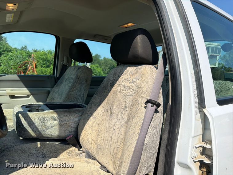 image for item OE9621 2012 Chevrolet Silverado 3500 Crew Cab utility bed pickup truck