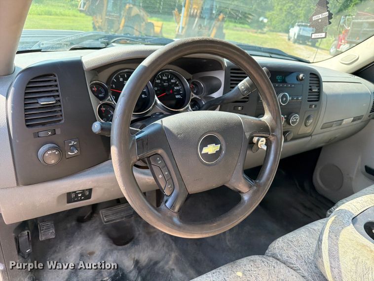 image for item OE9621 2012 Chevrolet Silverado 3500 Crew Cab utility bed pickup truck