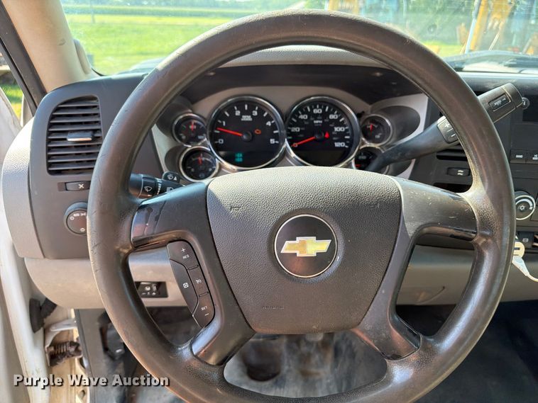 image for item OE9621 2012 Chevrolet Silverado 3500 Crew Cab utility bed pickup truck