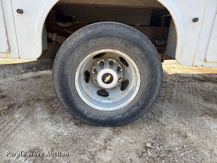 image for item OE9621 2012 Chevrolet Silverado 3500 Crew Cab utility bed pickup truck