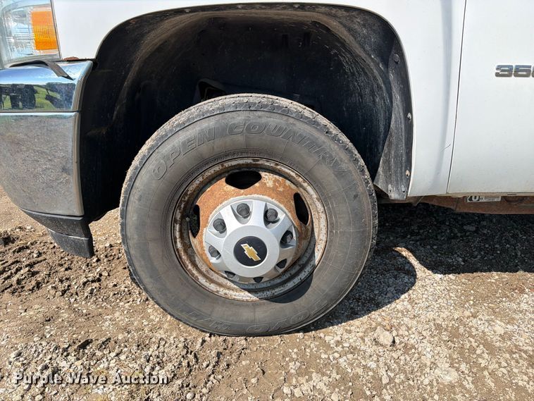 image for item OE9621 2012 Chevrolet Silverado 3500 Crew Cab utility bed pickup truck