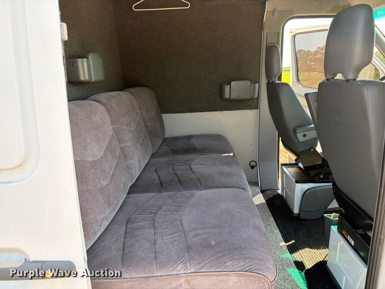 image for item OE9622 2005 Dodge Sprinter van
