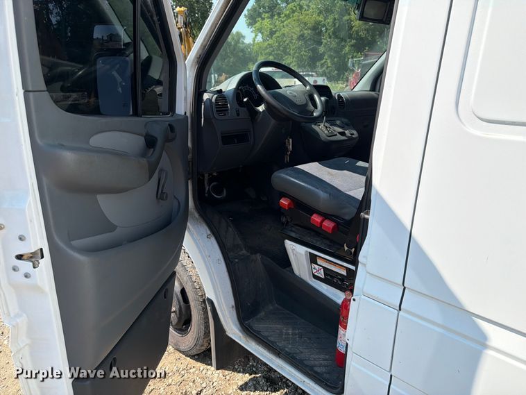 image for item OE9622 2005 Dodge Sprinter van