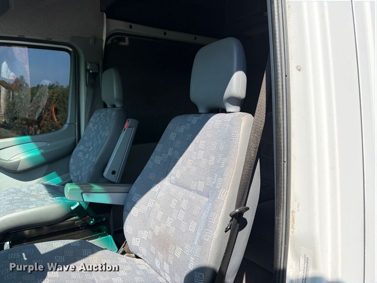 image for item OE9622 2005 Dodge Sprinter van