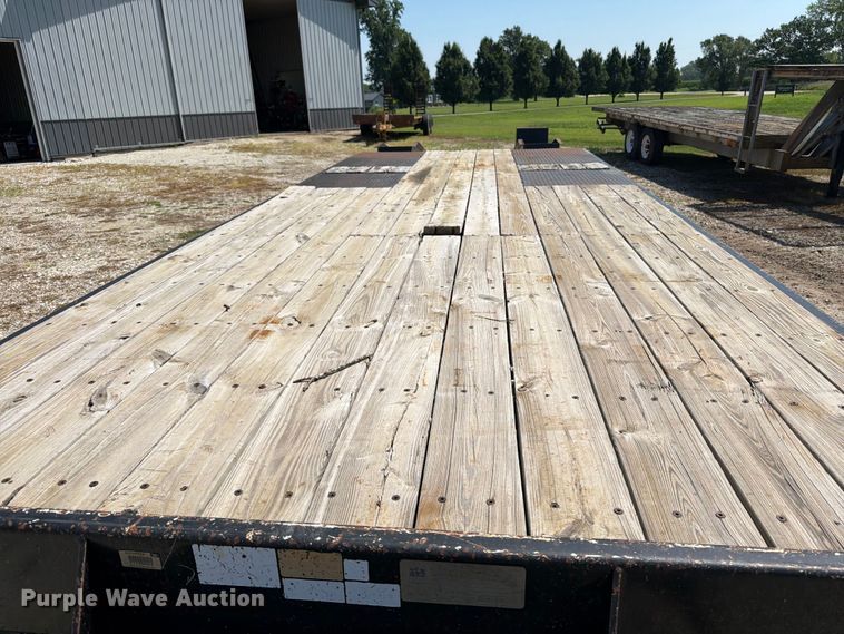 image for item OE9623 2011 Trail King Industries TK24LP 262 equipment trailer