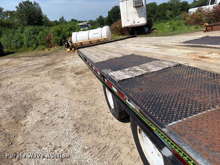 image for item OE9623 2011 Trail King Industries TK24LP 262 equipment trailer