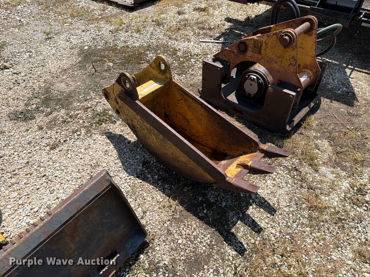 image for item OE9626 Caterpillar backhoe bucket
