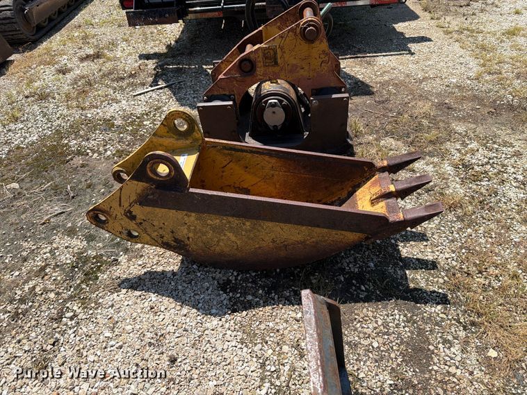 image for item OE9626 Caterpillar backhoe bucket